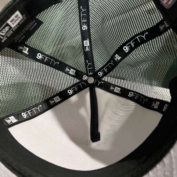 New Era Green Bay Packers Trucker Hat - Picture 4 of 5